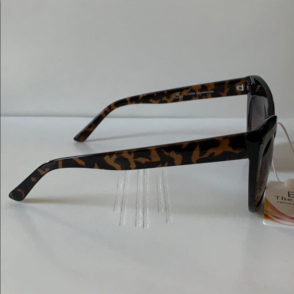 🆕 🆑 SUNGLASSES - Picture 2 of 8